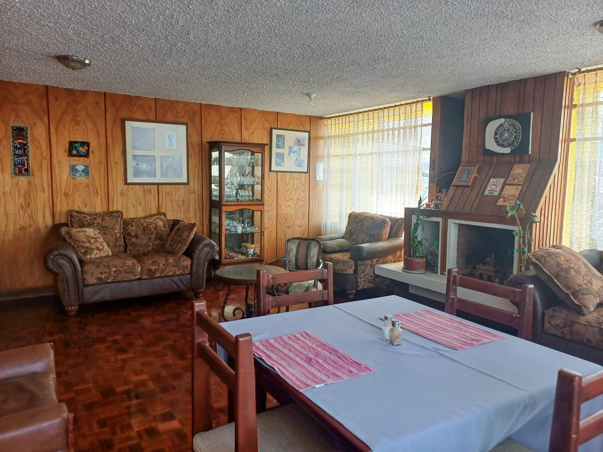 The Quito Guest House With Yellow Balconies For Travellers Esterno foto