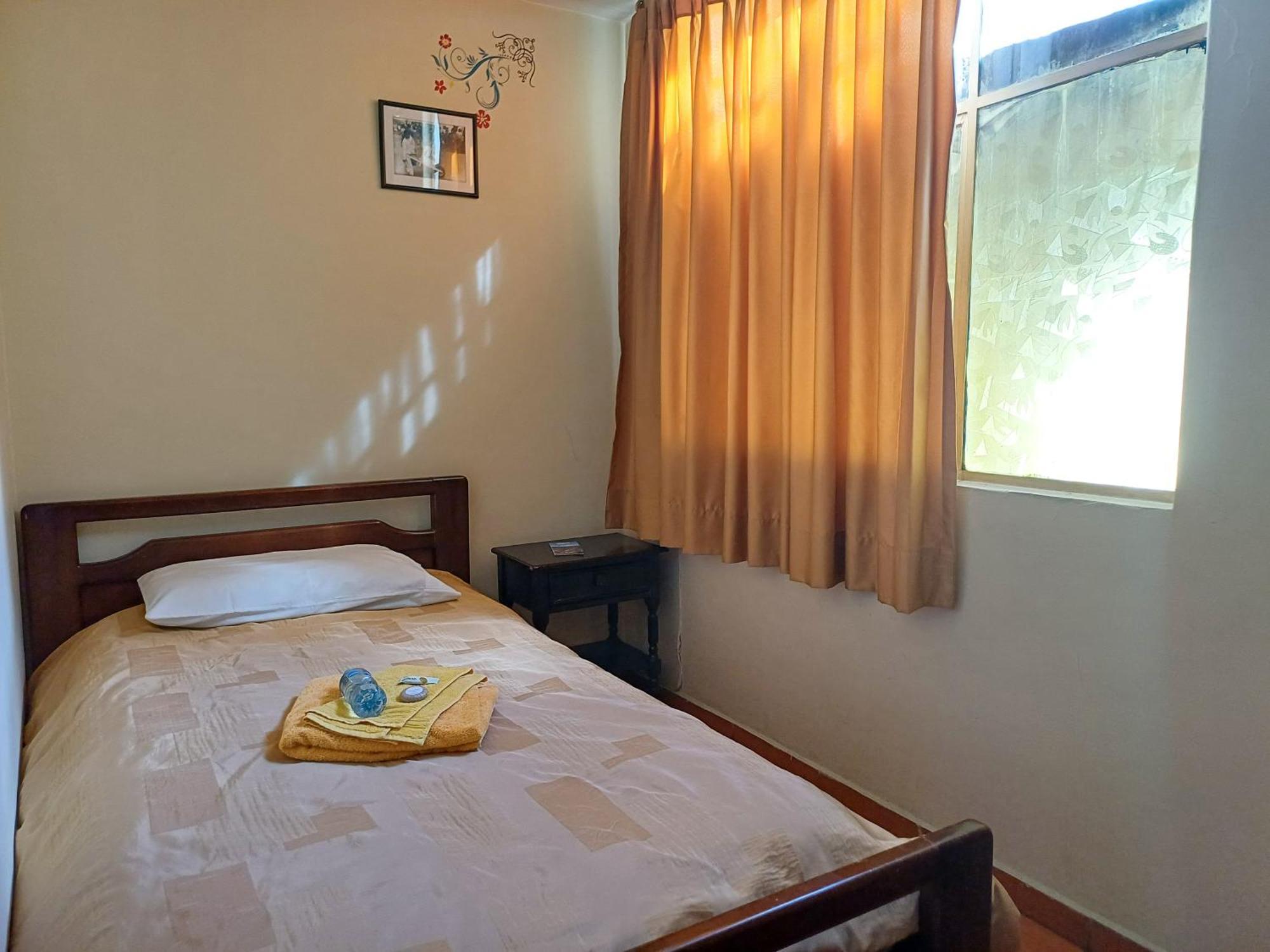 The Quito Guest House With Yellow Balconies For Travellers Esterno foto