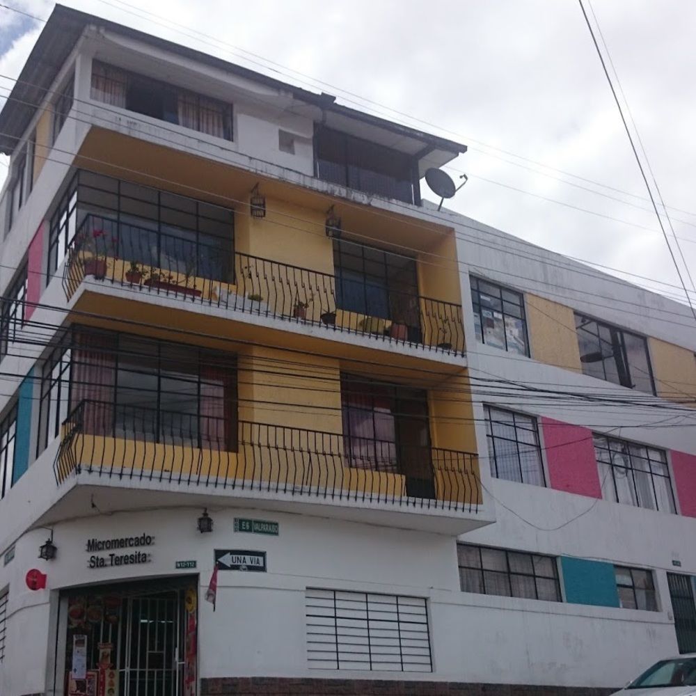 The Quito Guest House With Yellow Balconies For Travellers Esterno foto